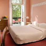 Moderno Hotel 3*